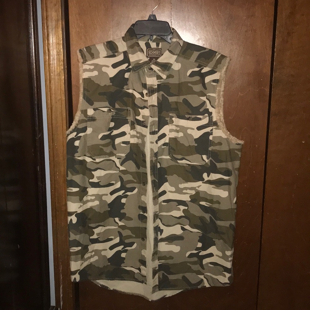 Camo Sleeveless Button-up